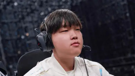 英雄联盟S15赛季：Zeus上单压制力解析，28次单杀数据重塑上单位置影响-电竞牛官网